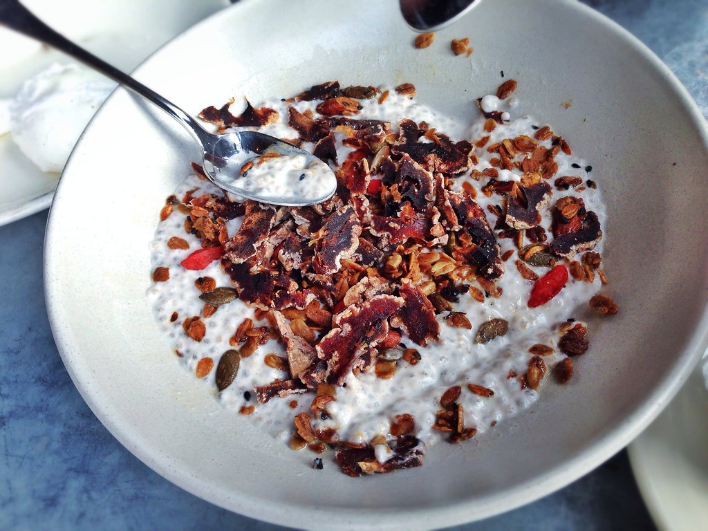 healthy chia seeds breakfast bowl